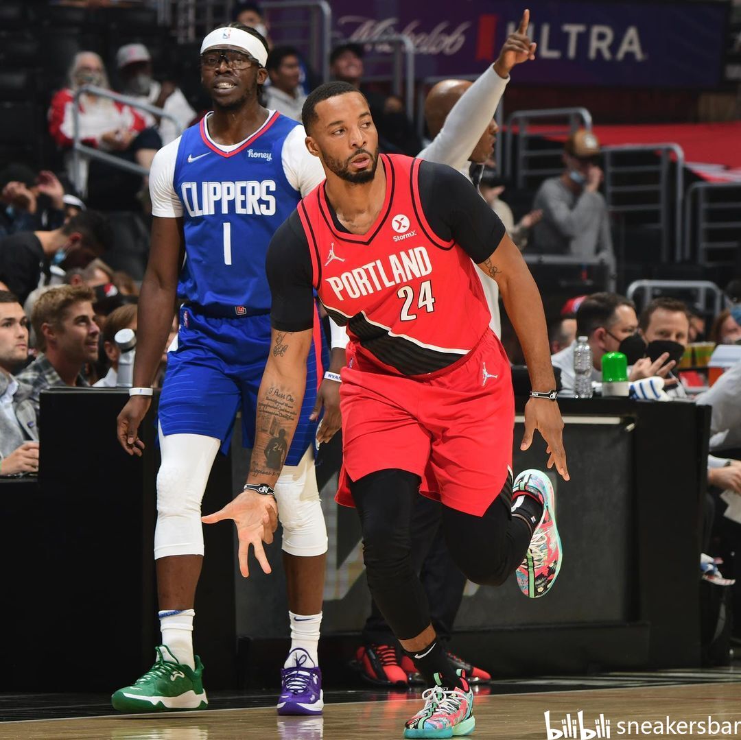 前场断球 前场断球